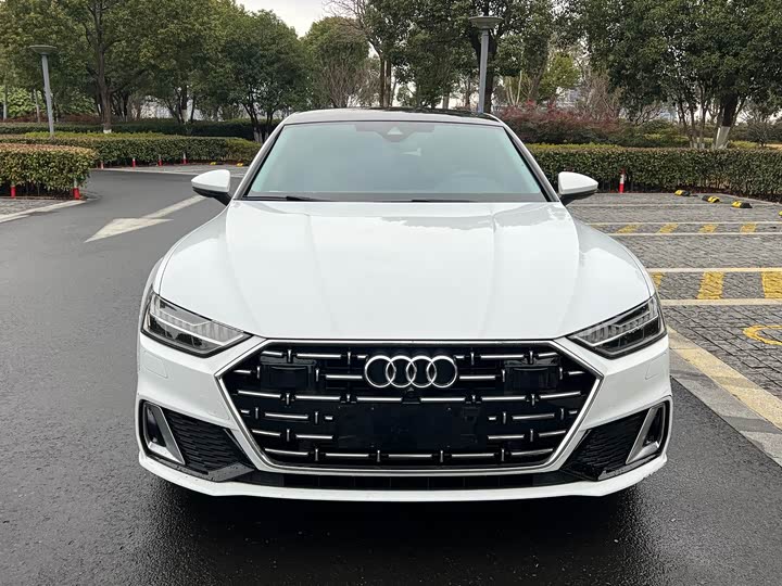 Фото 2 - Audi A7L