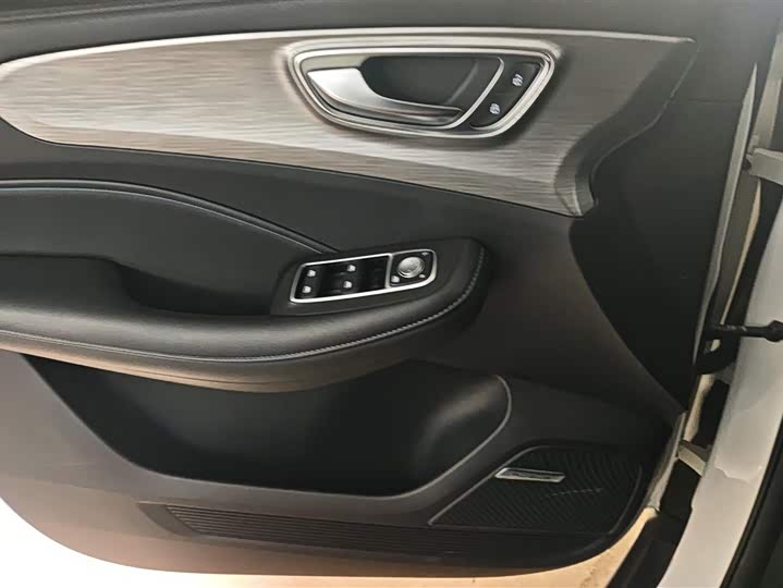 Фото 7 - Roewe RX5