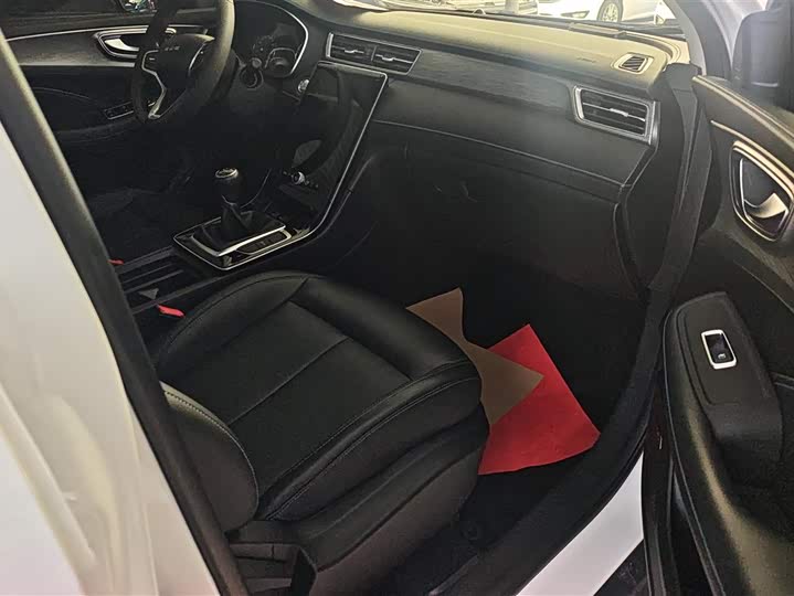 Фото 8 - Roewe RX5