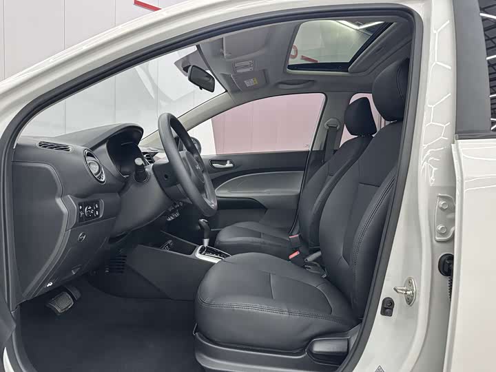 Фото 4 - Kia Pegas