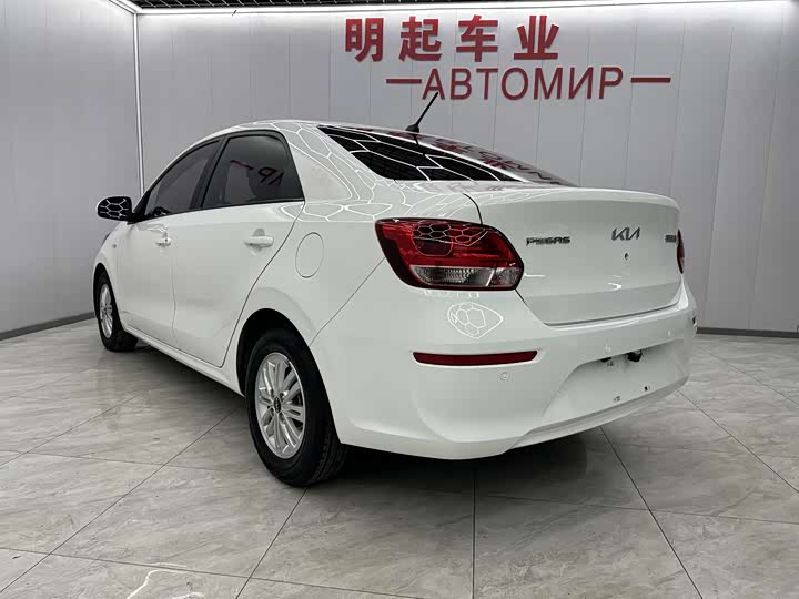 Фото 8 - Kia Pegas
