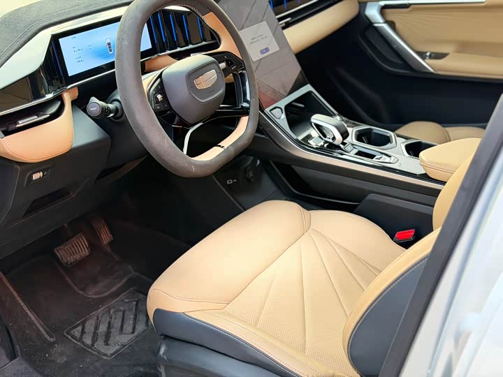 Фото 4 - Geely Atlas L