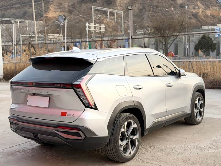 Фото 9 - Geely Atlas L