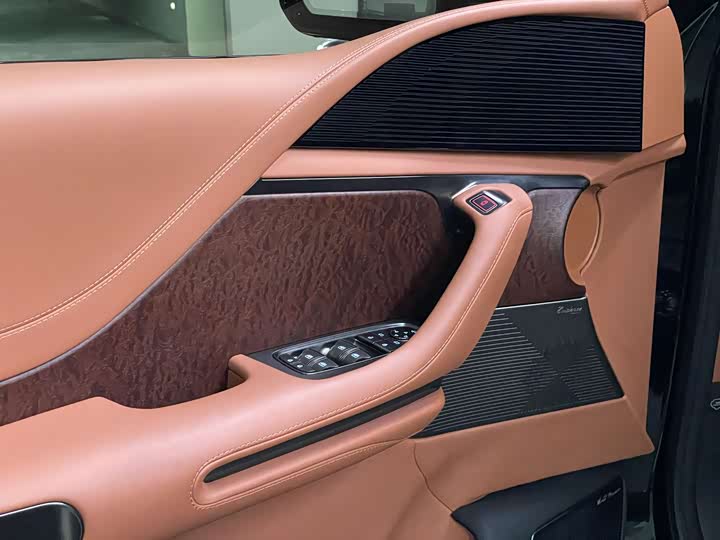 Фото 9 - BYD Yangwang U8