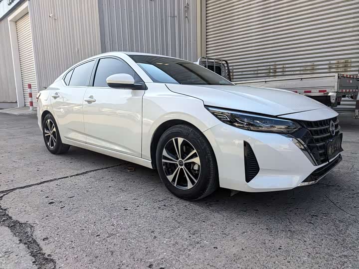 Фото 3 - Nissan Sylphy