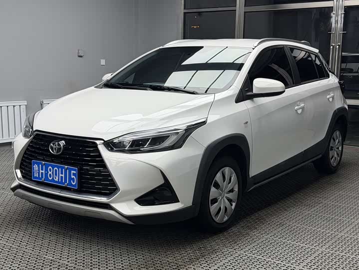 Photo 1 - Toyota Yaris L Hatchback