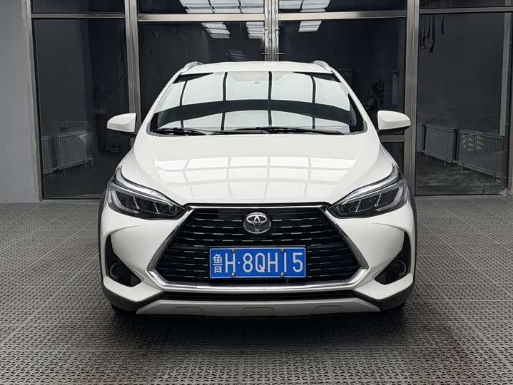 Photo 3 - Toyota Yaris L Hatchback