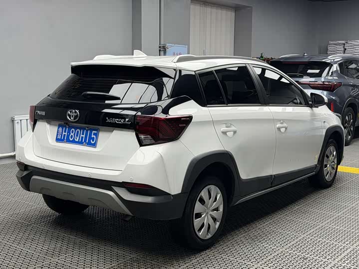 Photo 6 - Toyota Yaris L Hatchback