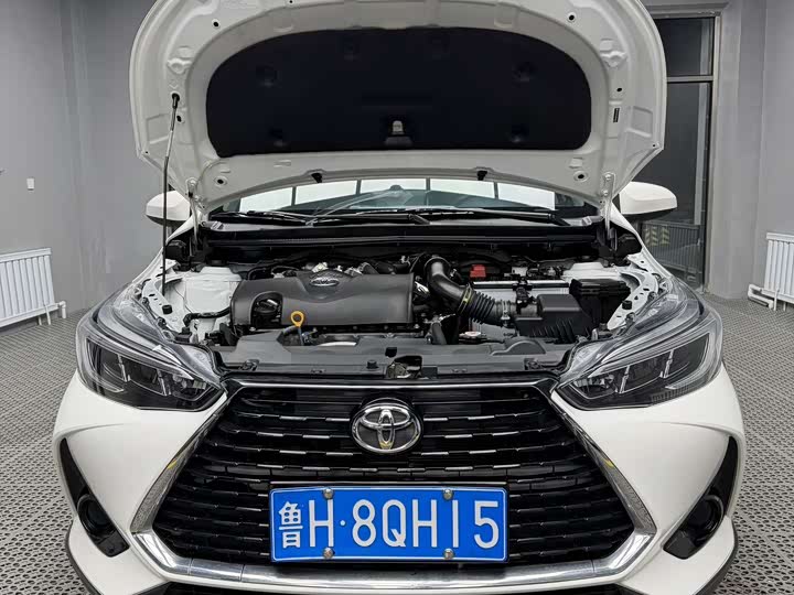 Photo 7 - Toyota Yaris L Hatchback
