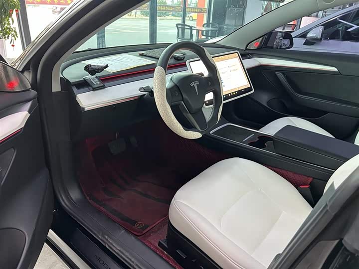 Фото 2 - Tesla Model 3