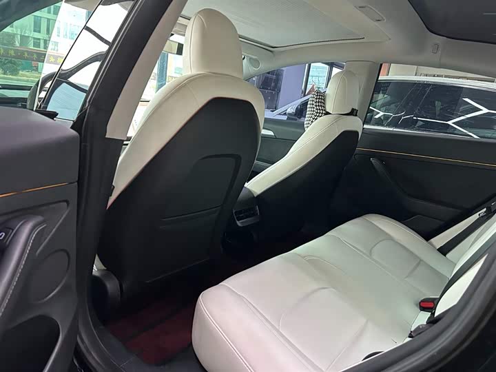 Фото 5 - Tesla Model 3