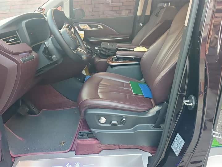 Фото 9 - Hongqi HQ9