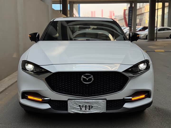 Photo 2 - Mazda CX-4