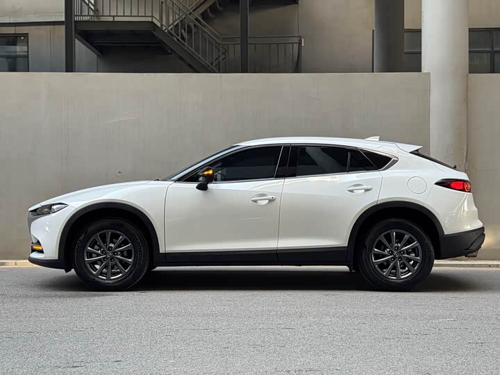 Photo 3 - Mazda CX-4