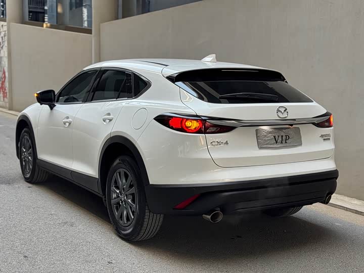 Photo 4 - Mazda CX-4