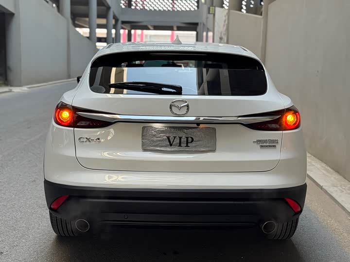 Photo 5 - Mazda CX-4