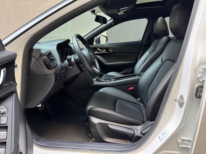 Photo 6 - Mazda CX-4