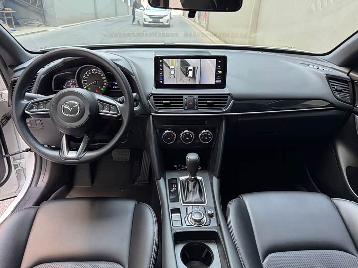 Photo 8 - Mazda CX-4