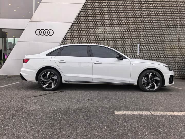 Фото 3 - Audi A4L