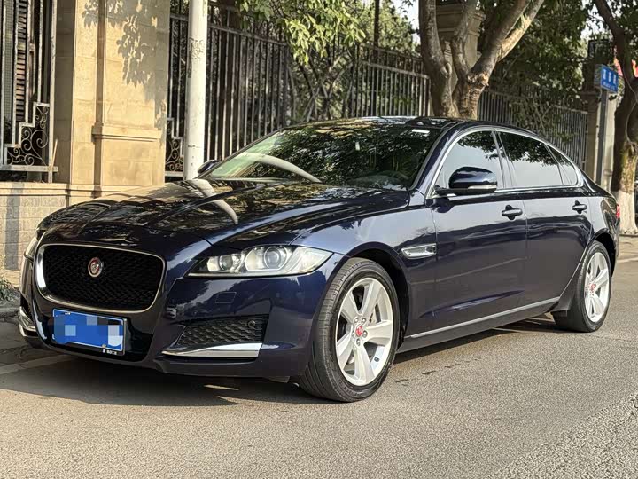 Фото 1 - Jaguar XF L
