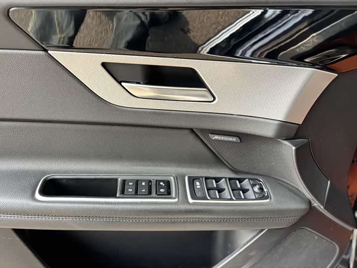 Фото 7 - Jaguar XF L