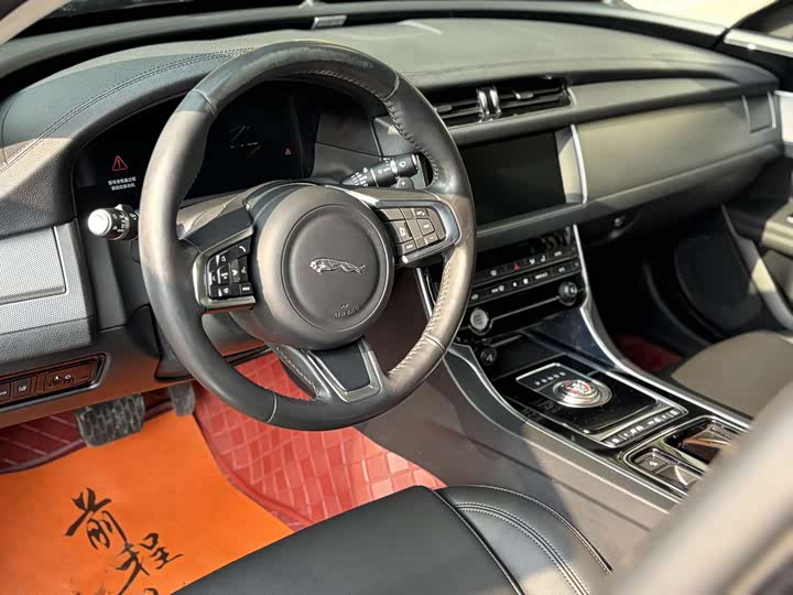 Фото 8 - Jaguar XF L