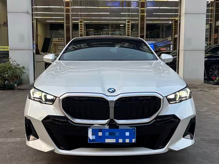 Фото 2 - BMW 5 Series