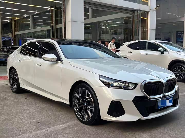 Фото 3 - BMW 5 Series