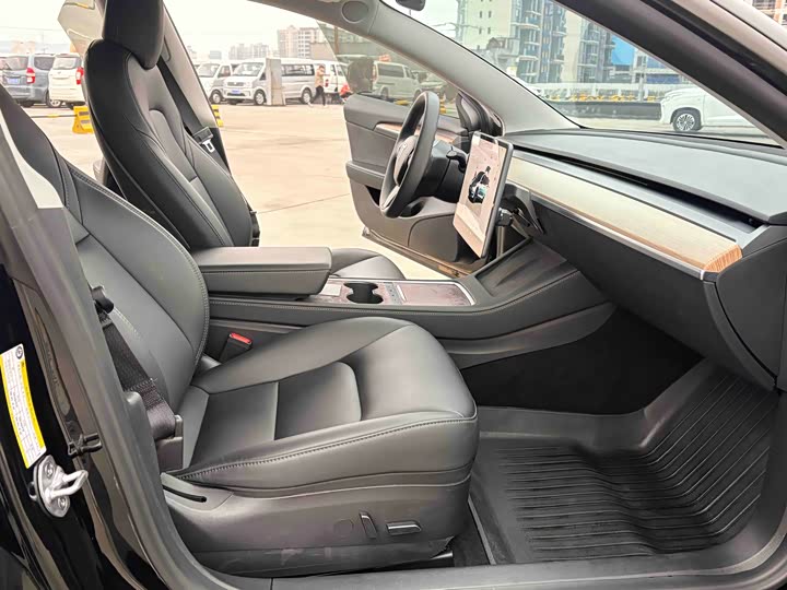 Фото 7 - Tesla Model 3