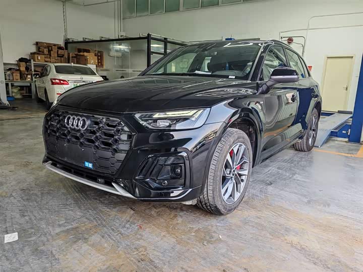 Фото 1 - Audi Q5L