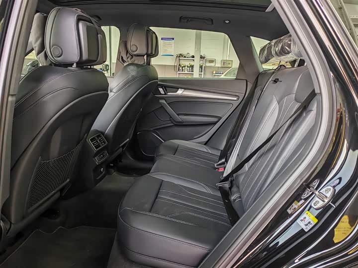 Фото 8 - Audi Q5L