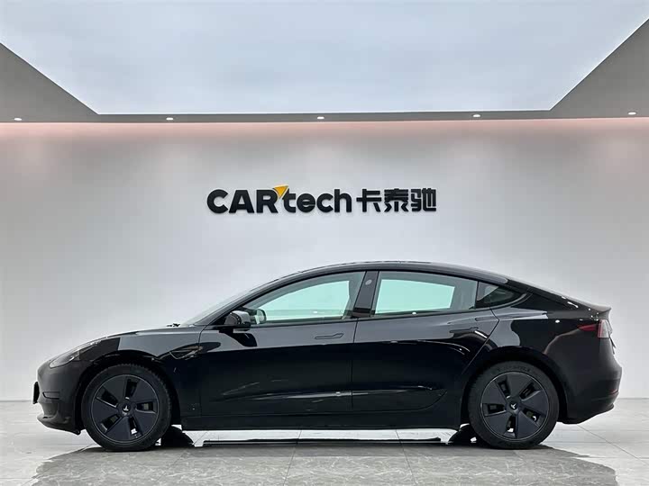 Фото 2 - Tesla Model 3