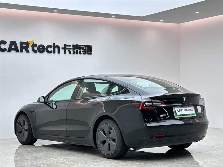 Фото 3 - Tesla Model 3