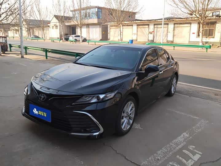 Фото 1 - Toyota Camry