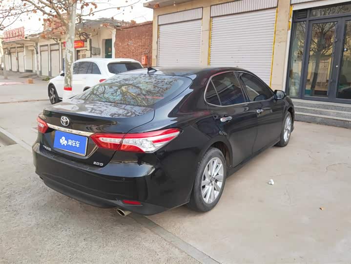 Фото 3 - Toyota Camry