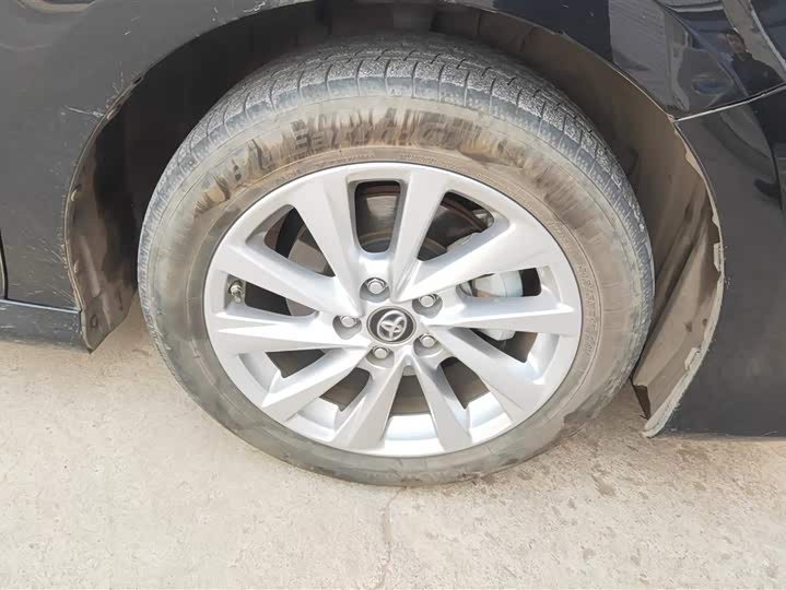 Фото 6 - Toyota Camry