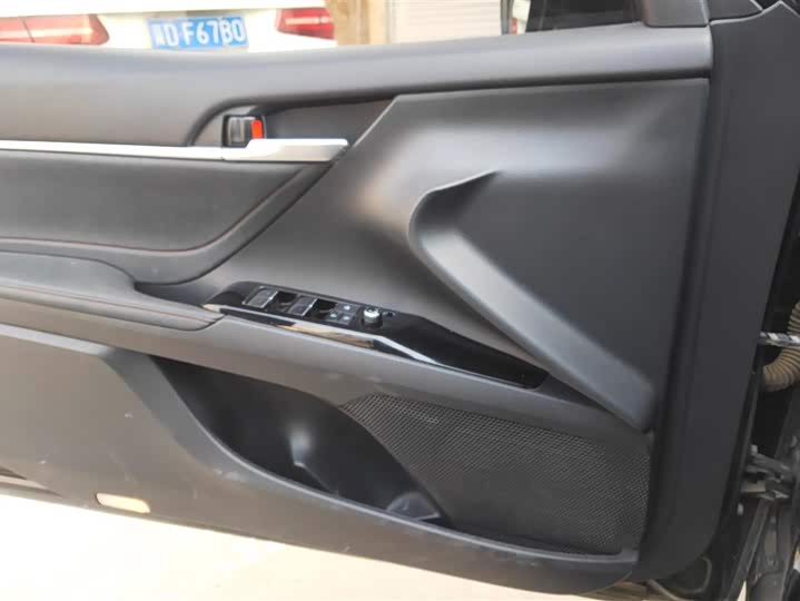 Фото 7 - Toyota Camry