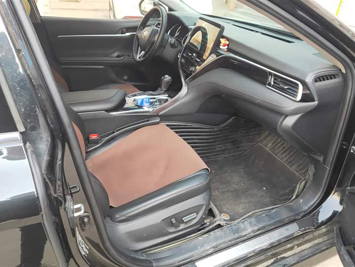 Фото 8 - Toyota Camry