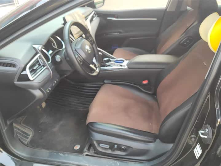 Фото 9 - Toyota Camry