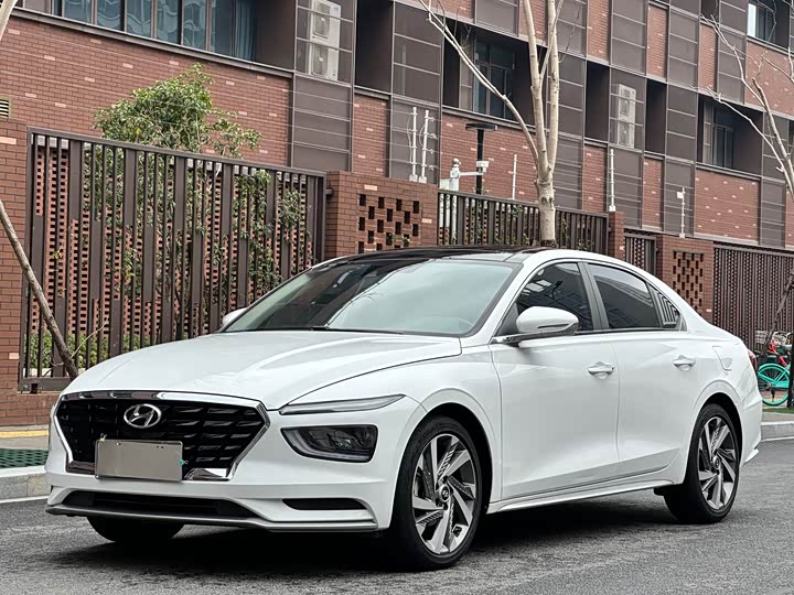 Фото 1 - Hyundai Mistra