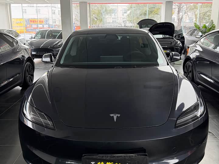 Фото 2 - Tesla Model 3