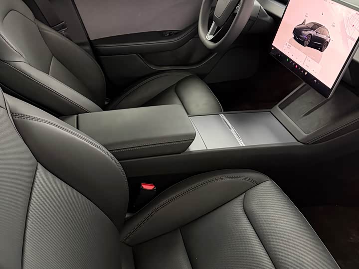 Фото 4 - Tesla Model 3