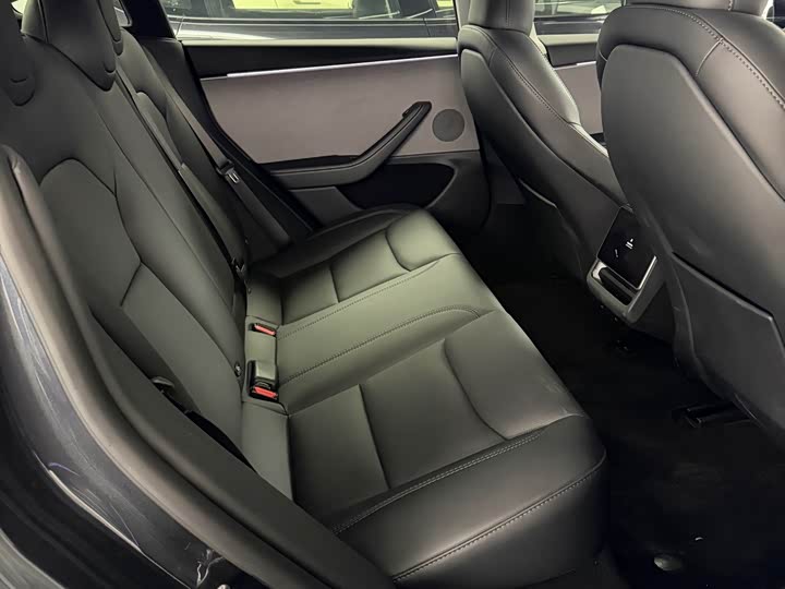 Фото 6 - Tesla Model 3