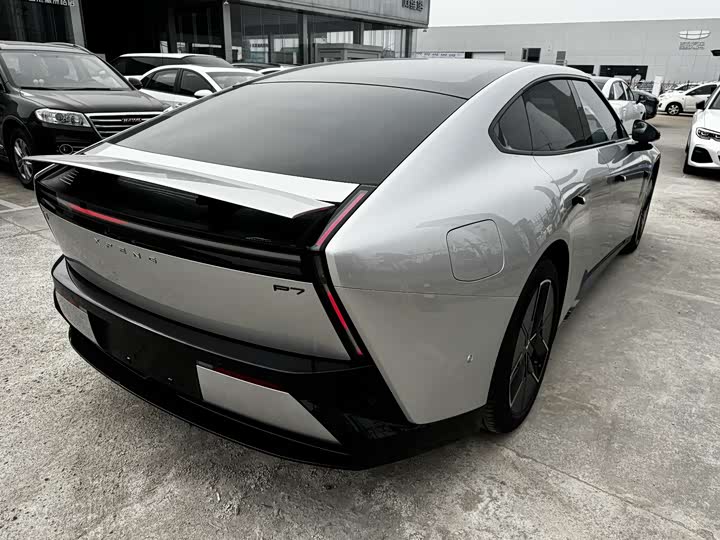 Фото 3 - XPeng P7