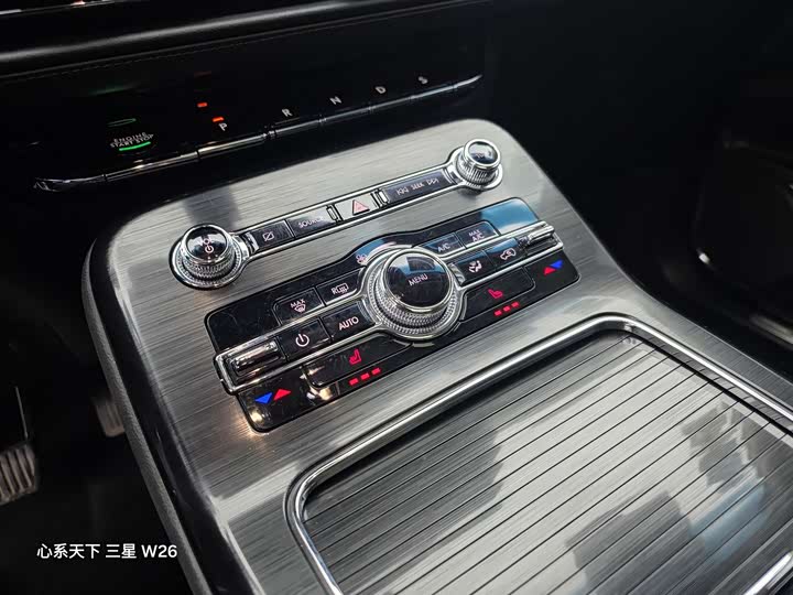 Фото 7 - Lincoln Nautilus