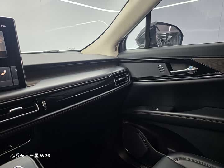 Фото 8 - Lincoln Nautilus