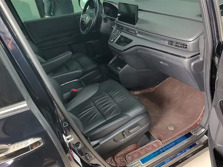 Фото 8 - Honda Odyssey