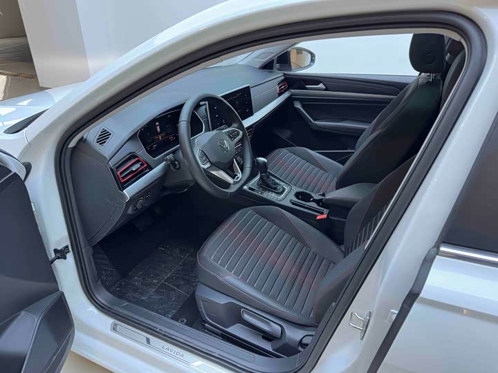 Фото 9 - Volkswagen Lavida