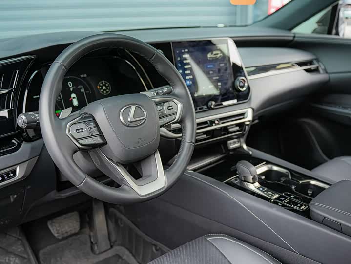 Фото 9 - Lexus RX