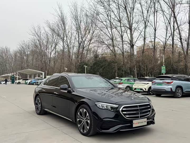 Photo 3 - Mercedes-Benz E-Class